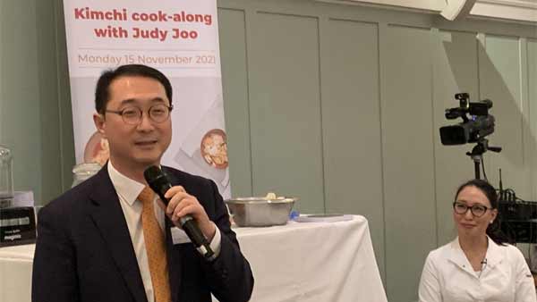 [World Now] 영국 왕실 셰프가 담근 김치 맛은?‥"버킹엄궁 메뉴에 올리고 싶다"