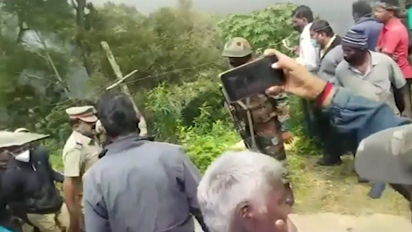 인도군 최고사령관 헬기 추락 사고로 사망