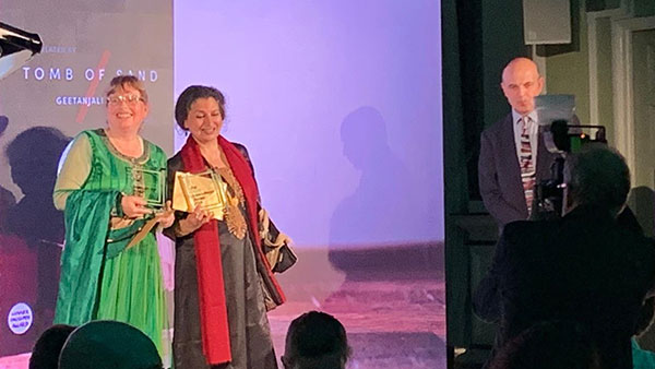 '저주토끼' 정보라 작가, 부커상 수상 불발 