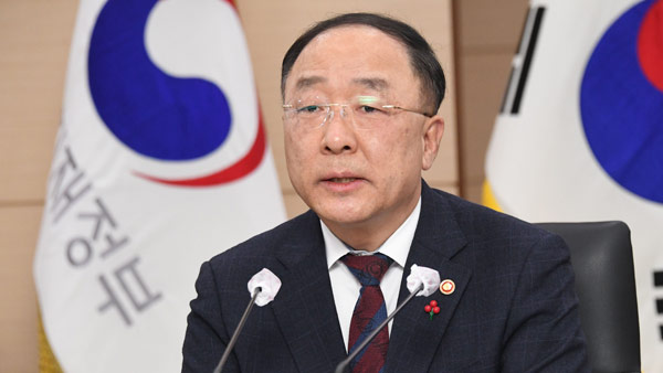 홍남기 "추경, 정부가 방역·소상공인 상황 종합 판단해 결정"