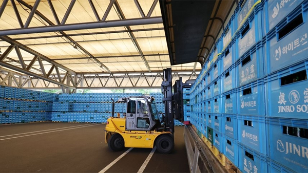 화물연대 파업에 출하 막힌 소주‥편의점 CU도 발주 제한