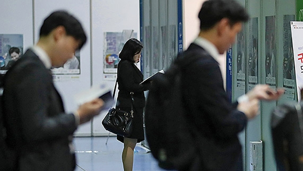 청년 체감 경제고통지수 전연령대 가장 높아‥물가·취업난 원인