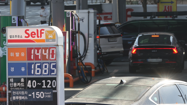 내년부터 휘발유 유류세 인하폭 25%로 축소‥경유는 37% 인하 유지