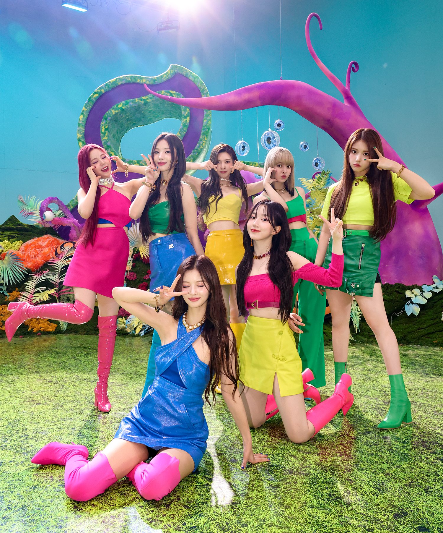 'JYP 신인 걸그룹' 엔믹스, 신곡 '다이스' MV 비하인드 포토 공개