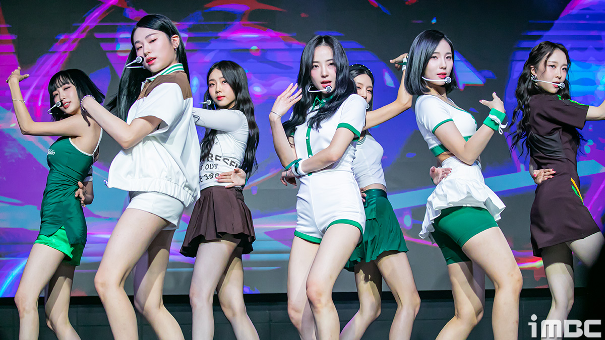 포토 앨리스 컴백 댄스본능 ON 변신은 무죄