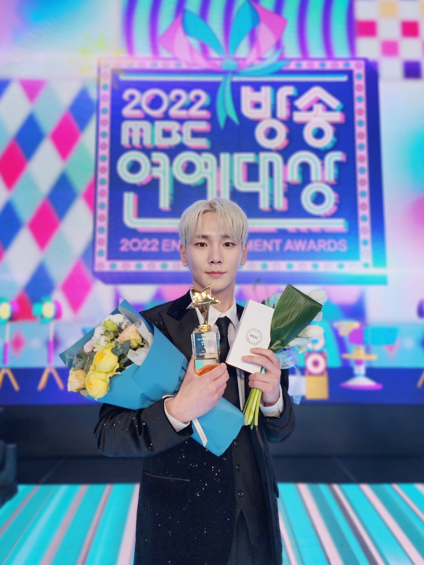 「多彩なチートキー」SHINeeのキー、「2022 MBC芸能大賞」男性優秀賞