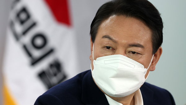 尹 만난 청년들 "정치기생충·십상시 가득‥이준석과 같이 가라" 