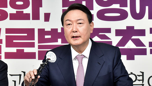 민주, '무속인 친분' 의혹 윤석열에 "주술 대통령" 맹비난