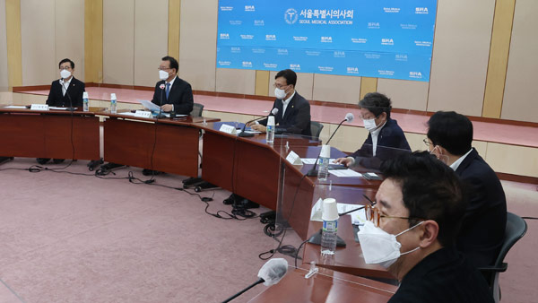 김 총리 "동네 병·의원 치료체계 구축에 참여‥오미크론 극복 가능"