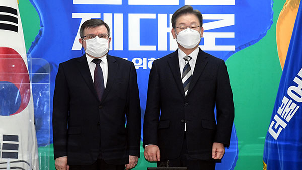 러 대사 만난 이재명 "경제분야 협력 확대‥북한 통한 육로 연결 기대"
