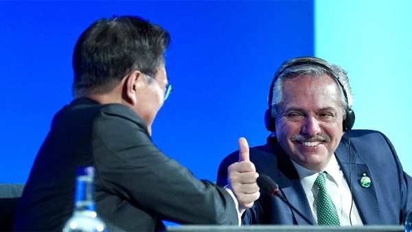 문 대통령, '수교 60주년' 아르헨티나 대통령과 축하 서한 교환 