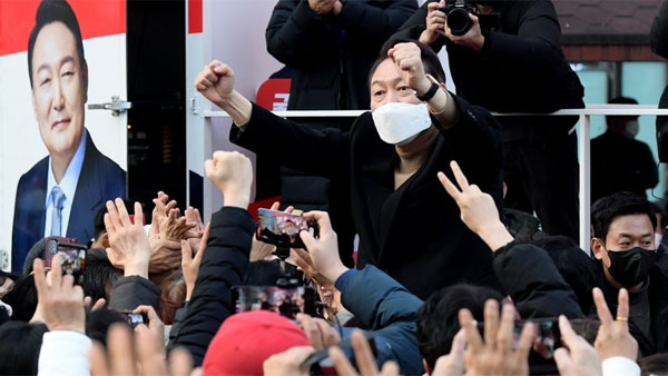 尹 "與, 광주 사람들 좋은 물건 현혹돼 투쟁의지 약해질까 쇼핑몰 반대"