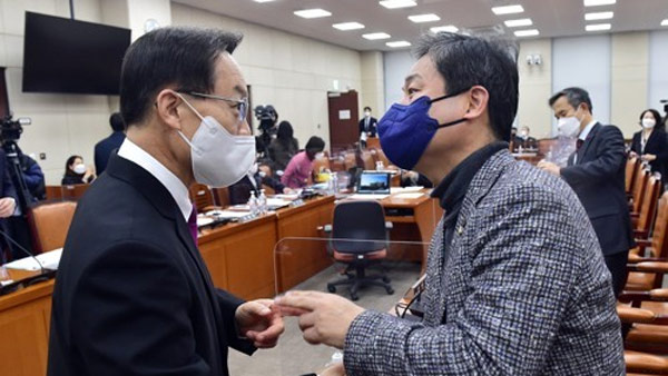 기초의원 중대선거구제 도입 두고 국힘-민주 '평행선'