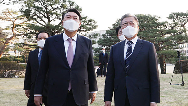 文 대통령-尹 당선인 2시간 51분 간 만남‥"폭 넓고 허심탄회하게 대화" 