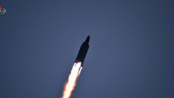 "북한, 극초음속 미사일 기술 해킹으로 절취한 듯"