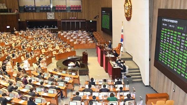 국회, '투표연령 만 19세→만 18세' 주민투표법 개정안 본회의 통과