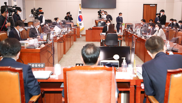 법사위, 이틀째 법안소위 열고 '검찰 수사권 분리' 논의