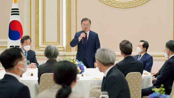 문 대통령 "퇴임 후 현실정치 관여 않고 보통 시민으로 살 것"