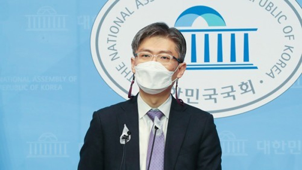 '검수완박 반대' 조정훈 "우상이었던 민주화 선배들 괴물 돼가는 듯" 