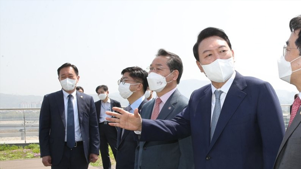 윤 당선인 "대통령 첫째 임무, 헌법 준수하고 가치 실현하는 것"