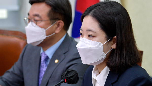 박지현 "교수 논문에 '미성년 공저자 끼워넣기' 96건 모두 입학취소해야"