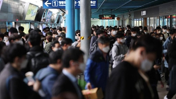 이준석, 안철수 겨냥 "마스크 착용, 신구갈등으로 보여선 안 돼" 