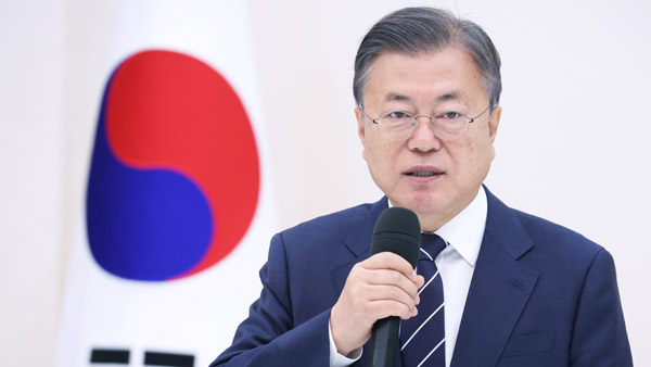 문 대통령 "국정 철학 달라도 잘한 부분 이어가야‥거울삼아 잘해주길"