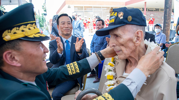 육군 인사사령관이 멕시코에 간 이유는?
