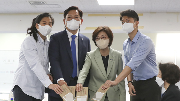 송영길, 용산서 사전투표‥"집무실 이전 문제 해결책 찾겠다"