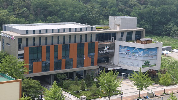 '부정선거' 주장하며 소란..선관위, 56세 남성 고발