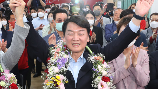 안철수, 당선 감사 인사 도중 실신‥"피로 누적 때문"