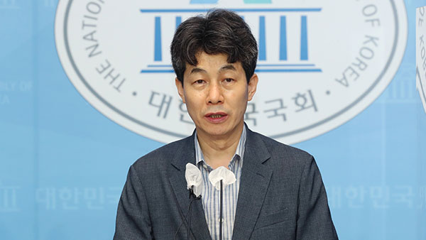 윤건영, '어민 살해 거짓' 주장에 "한미정보자산 인정 못하나"