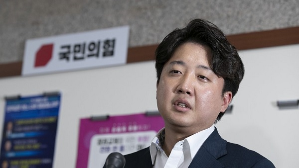 경찰, 이준석 '무고 혐의' 수사 착수‥강신업 변호사 소환조사