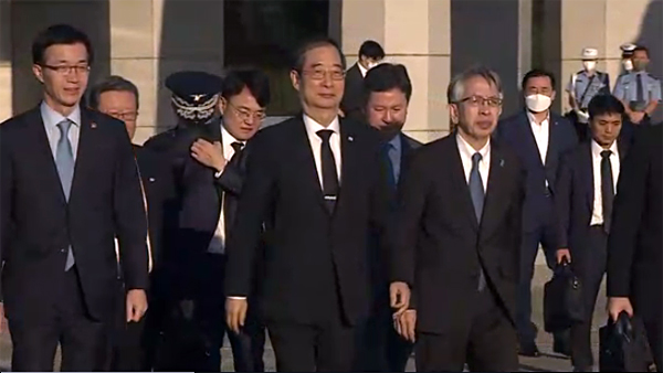 한 총리, 아베 국장 참석차 일본으로.."한일관계 복원·경제협력"