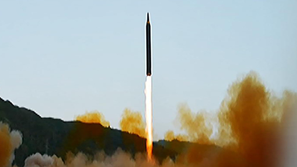 북한, 중거리 탄도미사일 1발 발사‥"고도 970km로 4500km 비행"