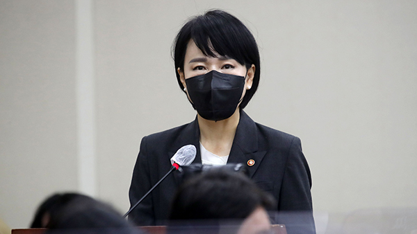 정무위, 전현희 거취 두고 공방‥전현희 "임기 지키는 게 법치주의"