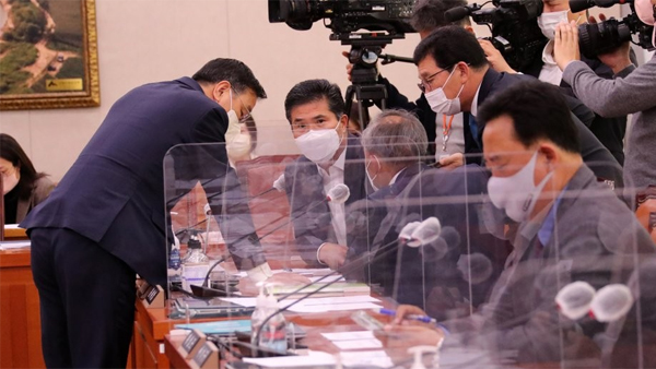 '쌀 정부매입 의무화' 양곡관리법 개정안 농해수위 통과‥야당 단독 처리