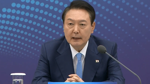 윤 대통령 "원전·방산, 국가안보와 밀접‥아주 정밀 전략 필요"
