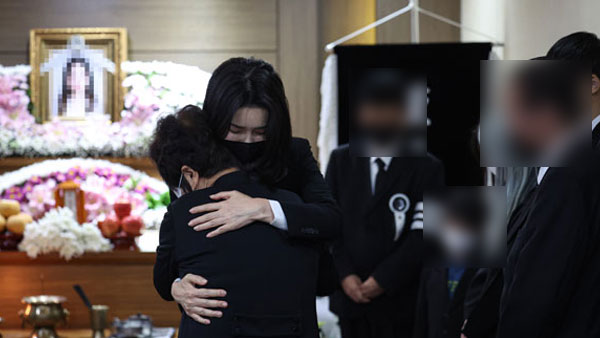 김건희 여사, 이태원 참사 희생자 빈소 조문