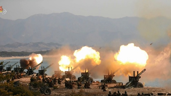 북한, 심야에 미사일발사 이어 포사격..'한미공중훈련 연장' 반발