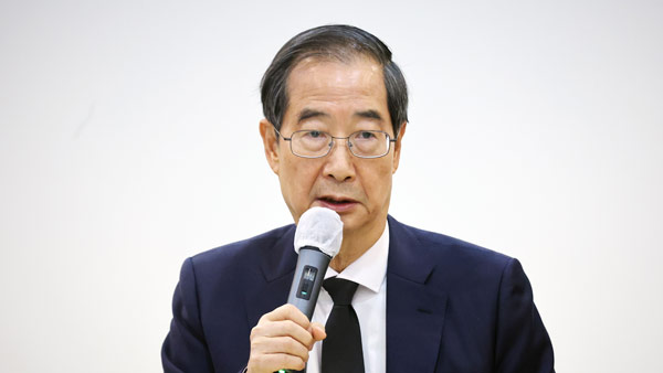 한덕수 총리, 윤 대통령 'MBC 전용기탑승 배제' 논란 질문에 "용산 쪽에 확인하라" 