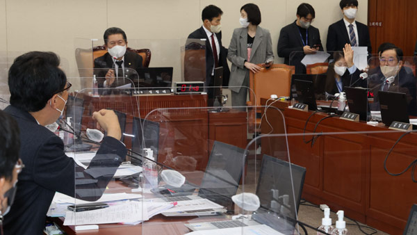 과방위서 '대통령실 전용기 배제' 공방‥"비열한 길들이기" vs "MBC가 언론인가"