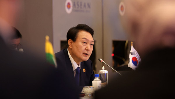 윤 대통령 "자유롭고 평화롭고 번영하는 인도-태평양"‥한국판 인태전략 선언
