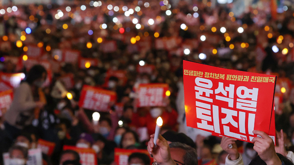 윤 대통령 퇴진 집회 참여한 야당 의원에 대통령실 "헌정질서 흔드는 주장"