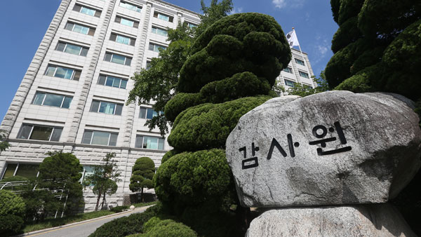 '소득주도성장 설계자' 홍장표 표적감사?‥총리실, KDI 감사