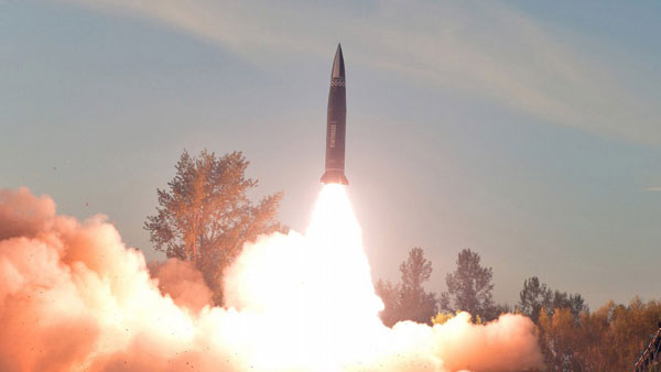 북한, 단거리 탄도미사일 3발 발사‥'고체추진 발사체' 성공 이튿날