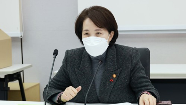 유은혜 교육부총리 "올해 교육 일상회복에 집중"