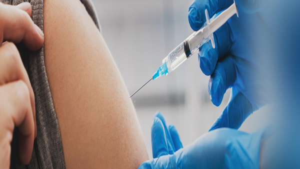 정부 "면역 저하자 백신 4차 접종 여부 논의 중"