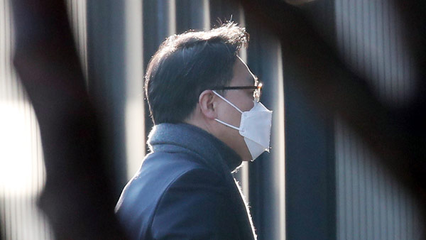 경찰, '특혜조사·주식 부당취득 혐의' 김진욱 공수처장 불송치