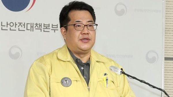 정부 "백신 미접종자에게 치료비 부담, 검토 안 해"